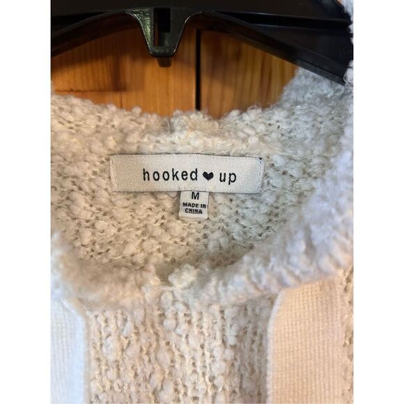 Hooked Up Cropped Fuffy-Knit Hoodie Sweatshirt M (4247) - Picture 3 of 7